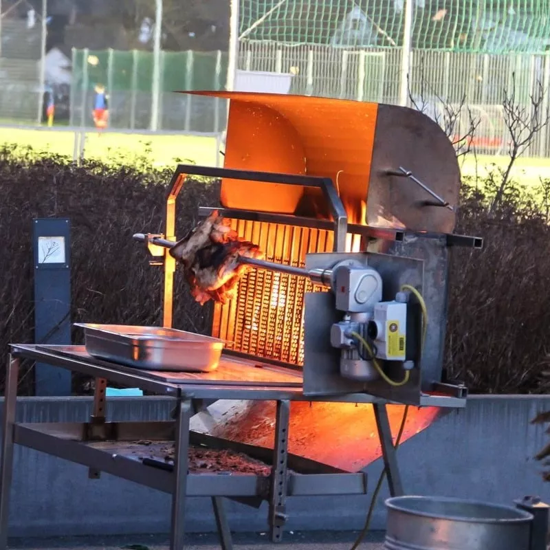 Grillstation mit rotierendem Fleischspieß Veranstaltungscatering Firmenevent